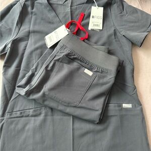 Figs Charcoal Scrub Set